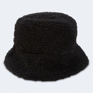 Black fluffy bucket hat